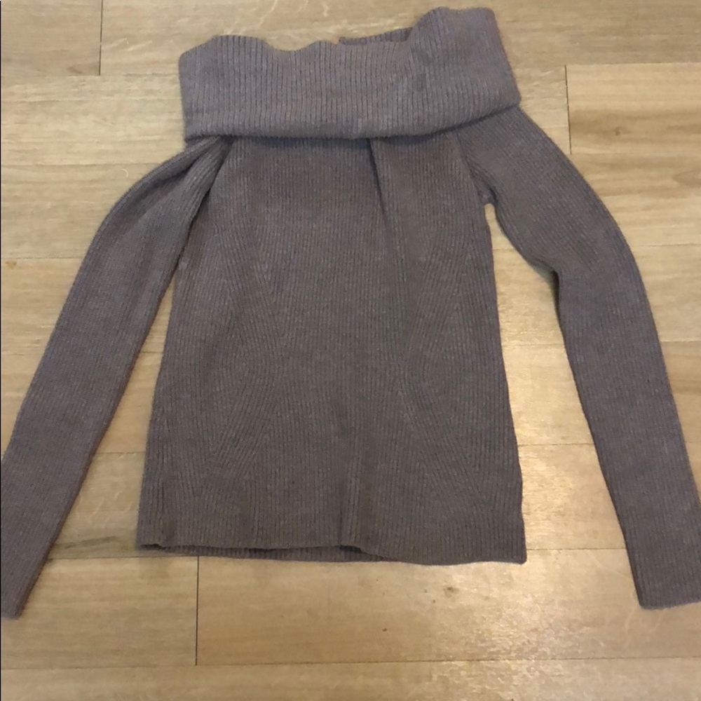DO+BE sweater.